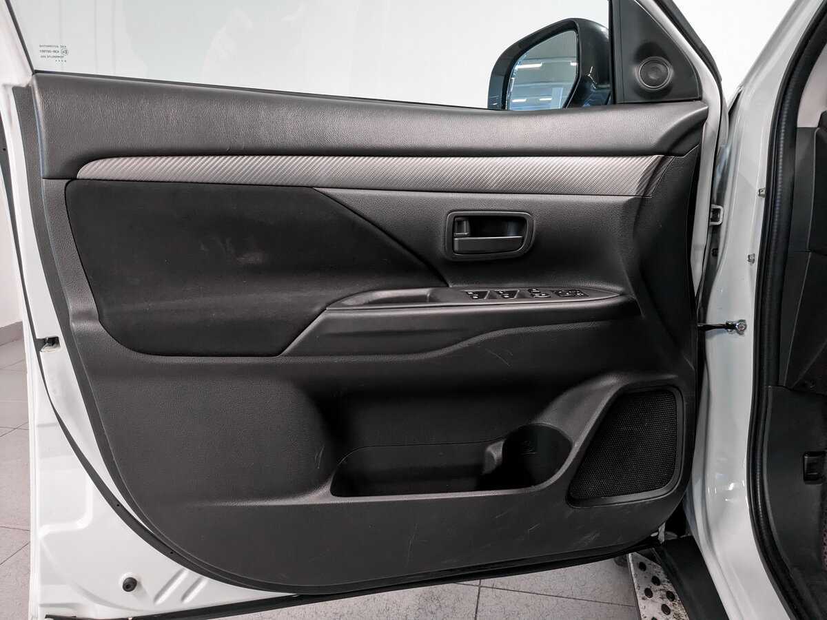 Купить Mitsubishi Outlander, 2017, 129 844 км, фото №17