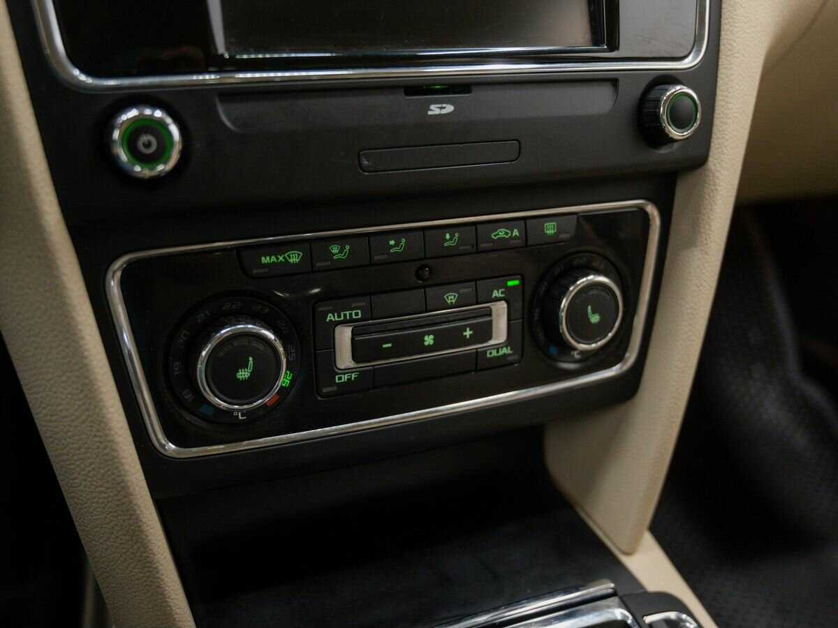 Купить Skoda Superb, 2012, 288 337 км, фото №19