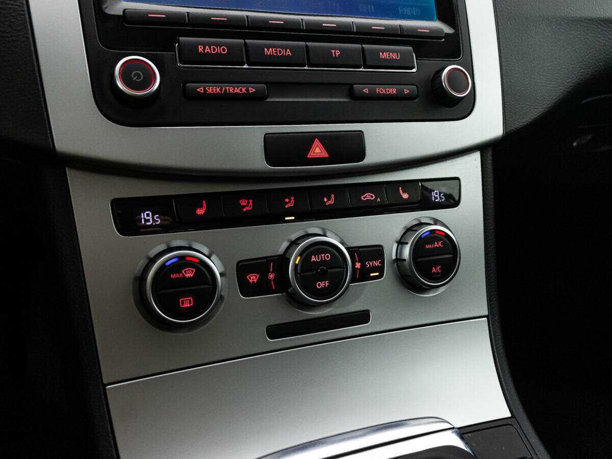 Купить Volkswagen Passat, 2013, 143 387 км, фото №16